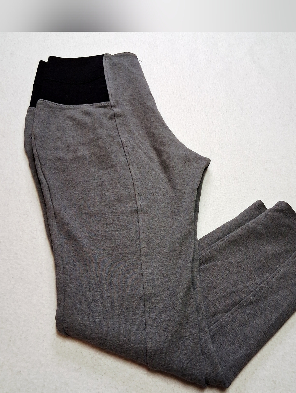4/20$ Ci Sono Heather Gray Knit Pants with Black Label